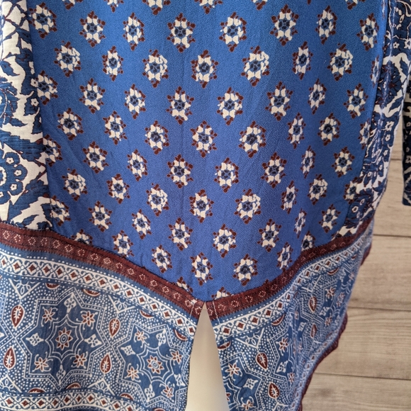 Lucky Brand top size Large, blue an white - Picture 7 of 11